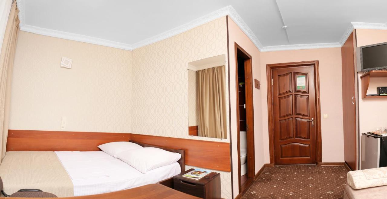 Green City Hotel ムィコラーイウ エクステリア 写真