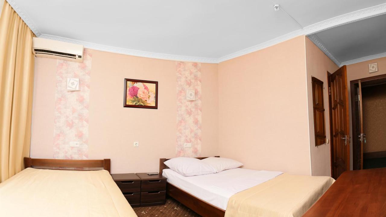 Green City Hotel ムィコラーイウ エクステリア 写真